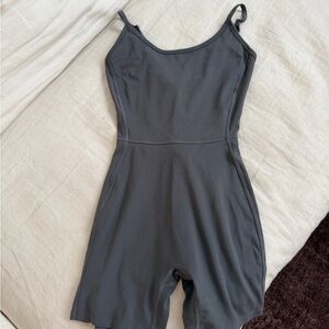 House iD gray activewear romper